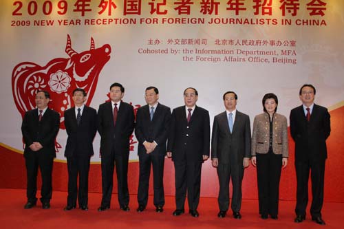 外交部新闻司举行新年招待会百余外国记者出席