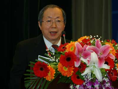 发改委：成品油定价根据国际油价20天波动