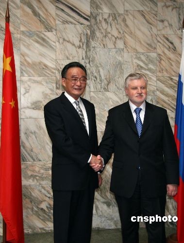 吴邦国与俄罗斯联邦委员会主席举行会谈(图)