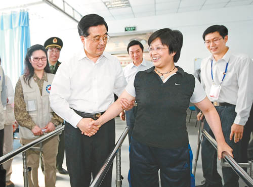 胡锦涛考察四川视察北川新县城建筑工地