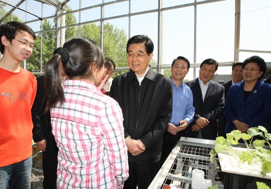 胡锦涛同农大师生共迎五四强调勇担历史重任