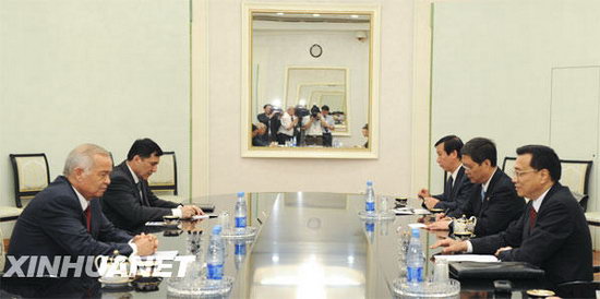 李克强会见乌兹别克斯坦总统卡里莫夫