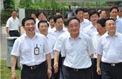 中共中央政治局常委、十届全国人大常委会委员长 吴邦国视察工大高科